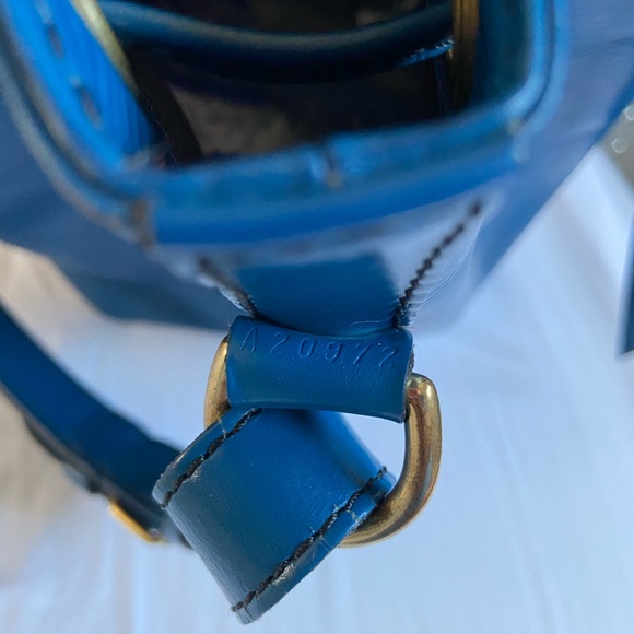 Authentic Louis Vuitton Epi Bucket - Picture 13 of 16